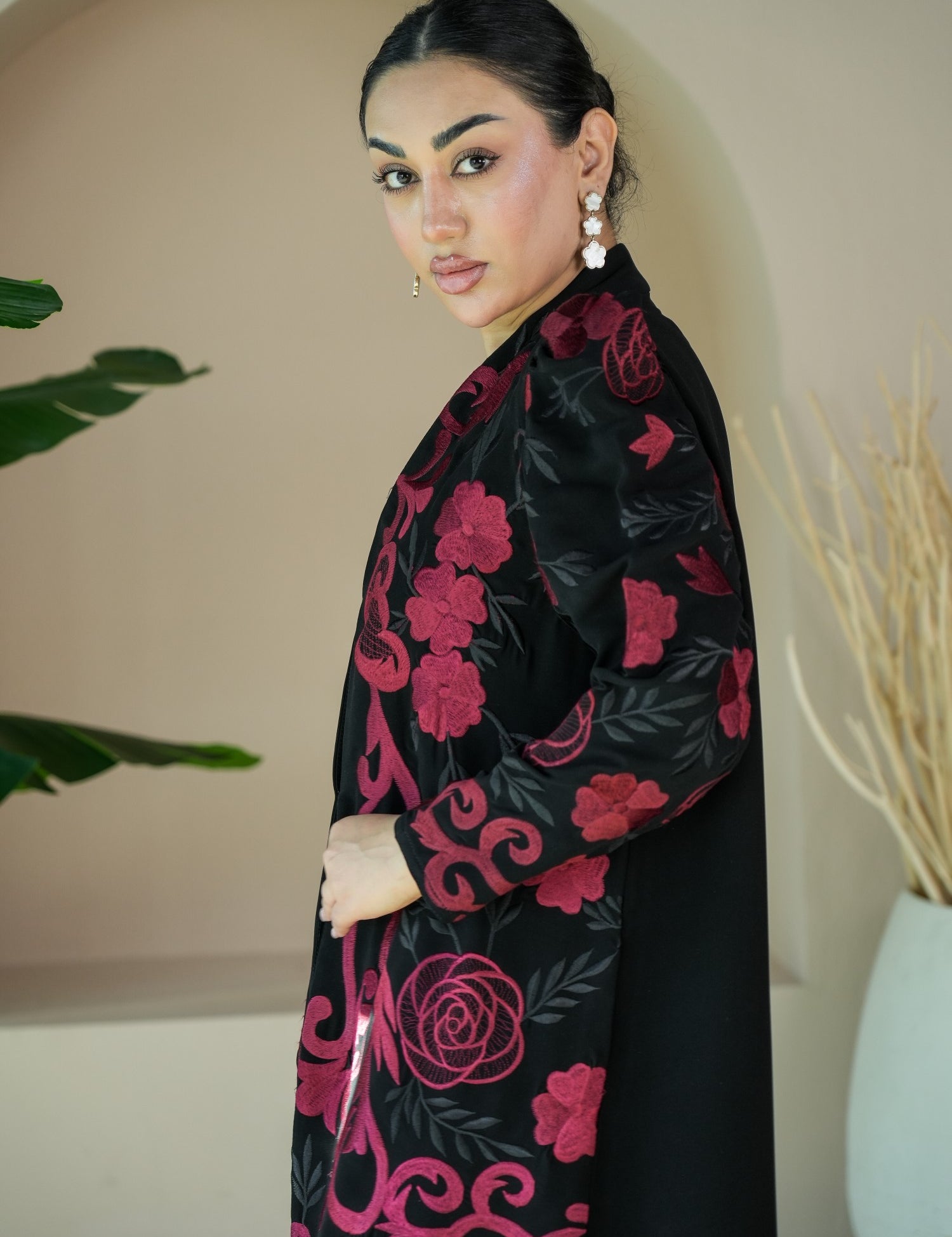 S020 - Saaib Abaya-custom abayas, luxury abayas, elegant abayas, modest fashion, bespoke abayas, handmade abayas, Qatar fashion