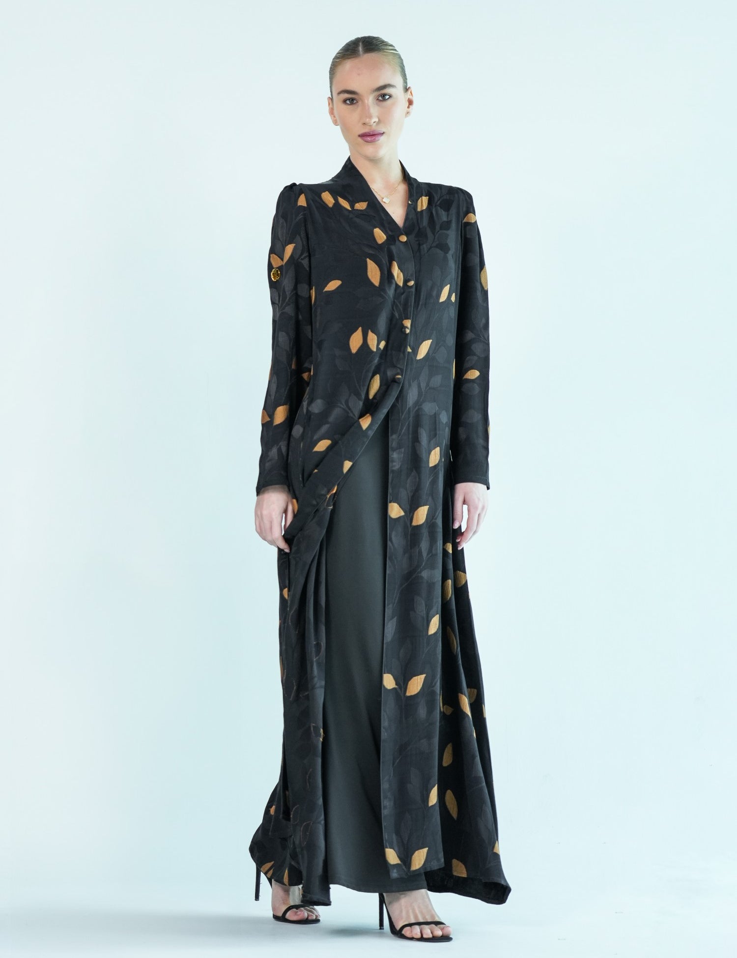 S016 - Saaib Abaya-custom abayas, luxury abayas, elegant abayas, modest fashion, bespoke abayas, handmade abayas, Qatar fashion